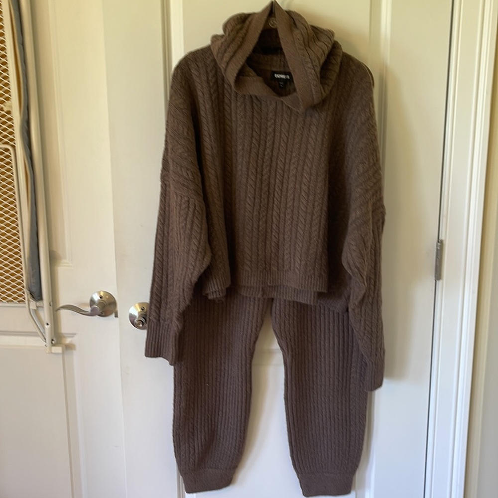 Express size X-LARGE , hooded sweater and sweater pants in a size LARGE